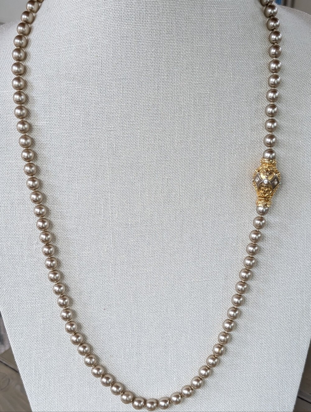 Vintage-Style 28" Champagne Faux Pearl Necklace Ornate Rhinestone Magnetic Clasp
